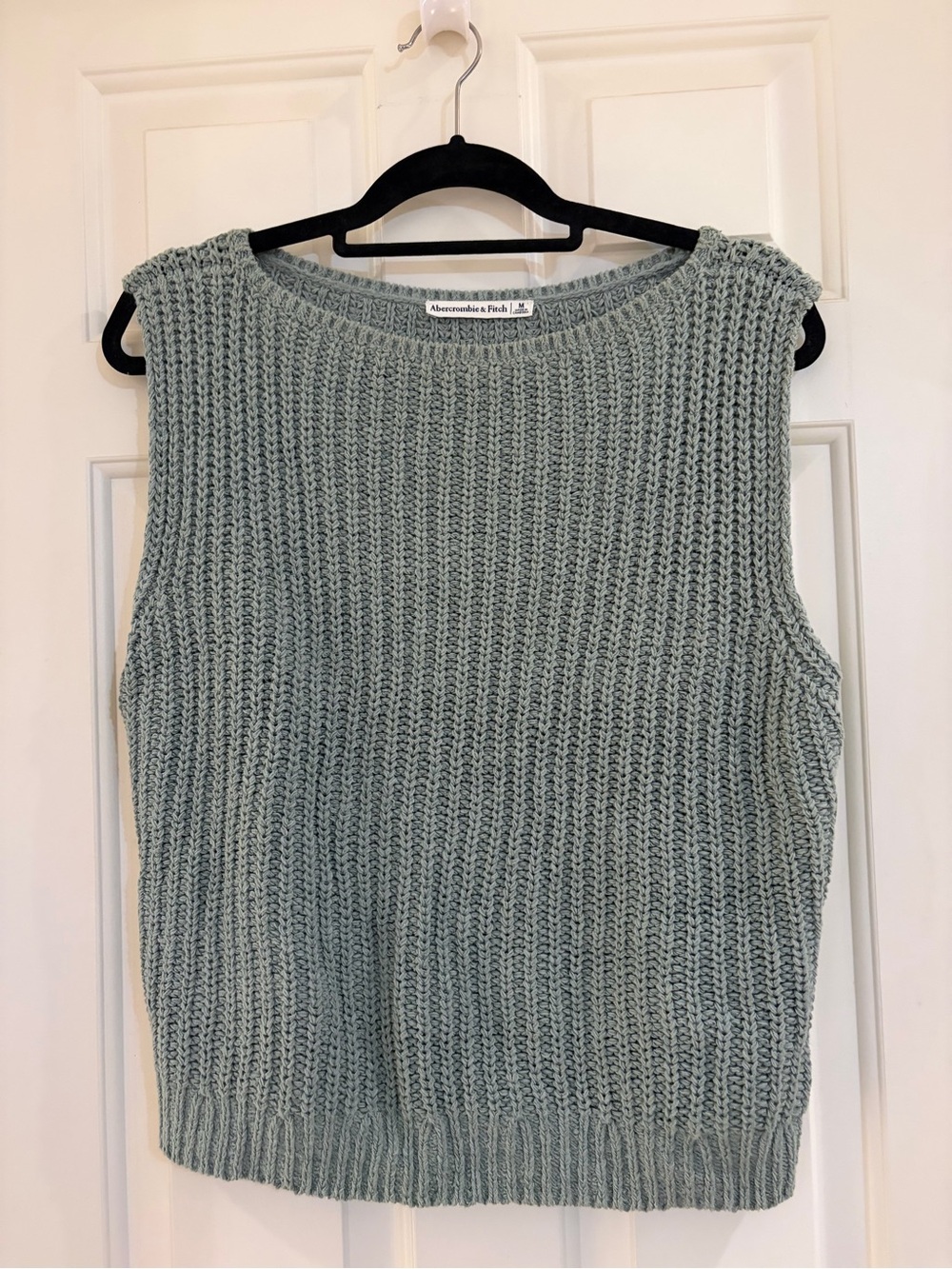 A&F Chunky Knit Sleeveless Sweater - M
